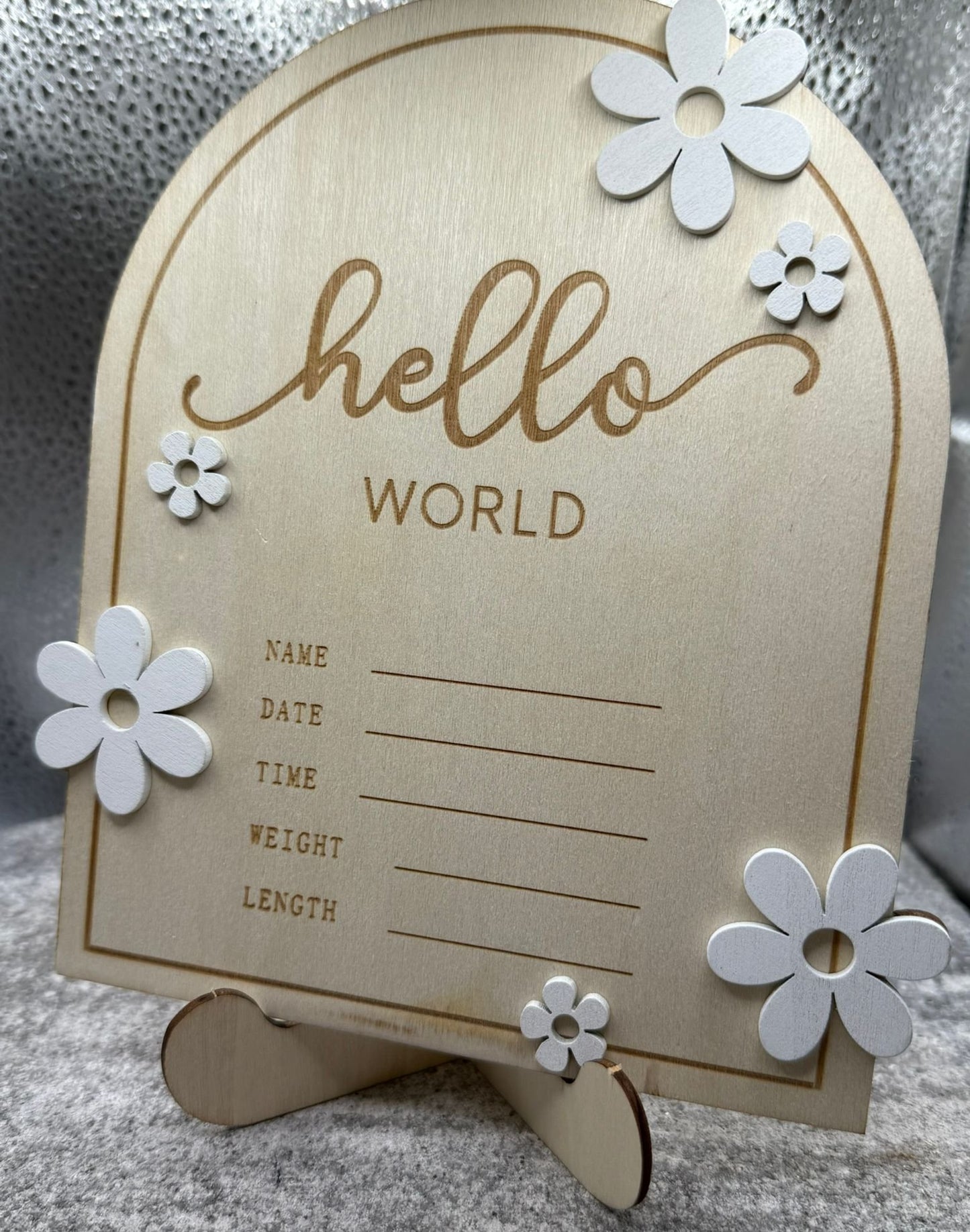 Holztafel " Hello World" mit genauen Angaen und Halterung